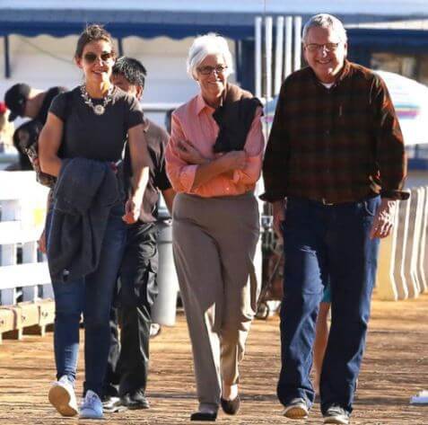 Martin Joseph Holmes Sr. with his wife and daughter, Katie Holmes.